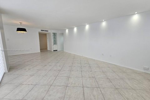 Купить кондоминиум в Авентура, Флорида 2 спальни, 149.11м2, № 2039877 - фото 12