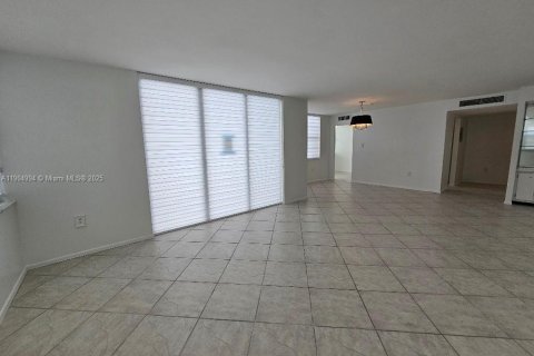 Купить кондоминиум в Авентура, Флорида 2 спальни, 149.11м2, № 2039877 - фото 10