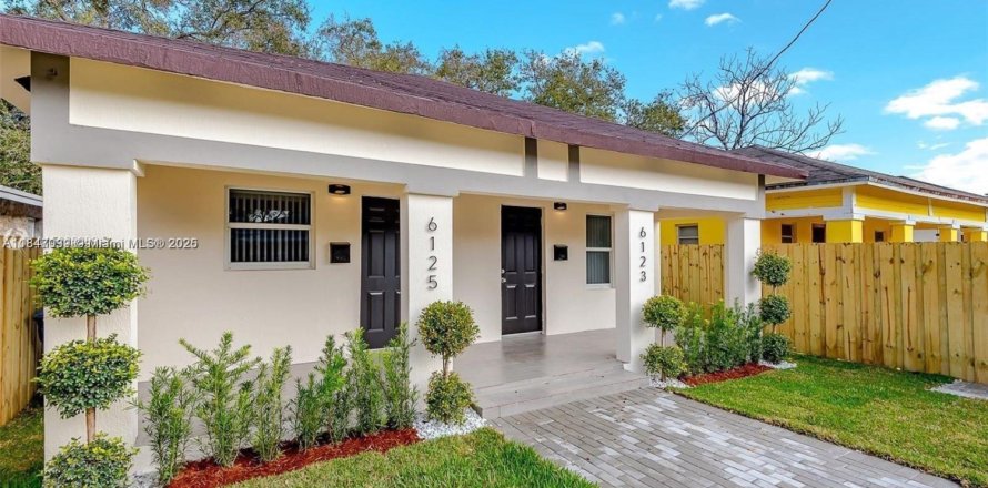 House in South Miami, Florida 2 bedrooms, 108.7 sq.m. № 1849238