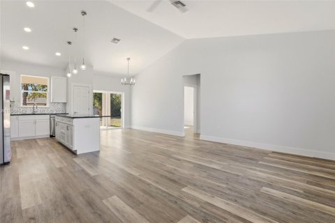 Купить виллу или дом в Себринг, Флорида 7 комнат, 138.24м2, № 2004267 - фото 4