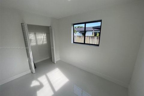 House in Miami, Florida 4 bedrooms, 149.76 sq.m. № 1784197 - photo 16