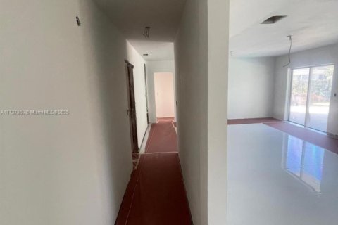House in Miami, Florida 4 bedrooms, 149.76 sq.m. № 1784197 - photo 5