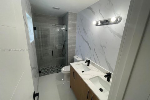 House in Miami, Florida 4 bedrooms, 149.76 sq.m. № 1784197 - photo 10