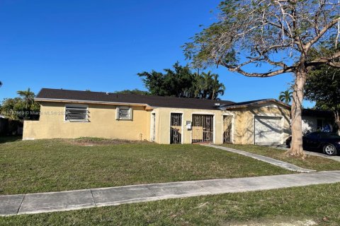 House in Miami, Florida 4 bedrooms, 149.76 sq.m. № 1784197 - photo 7