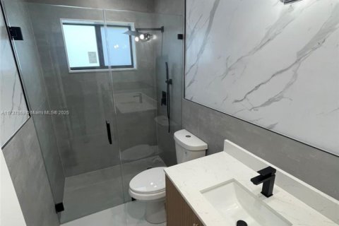 House in Miami, Florida 4 bedrooms, 149.76 sq.m. № 1784197 - photo 14