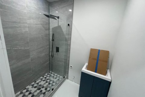 House in Miami, Florida 4 bedrooms, 149.76 sq.m. № 1784197 - photo 20