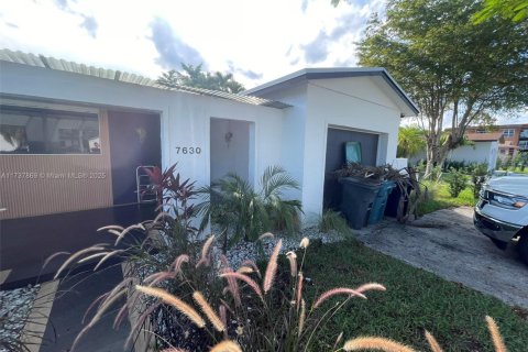 House in Miami, Florida 4 bedrooms, 149.76 sq.m. № 1784197 - photo 22