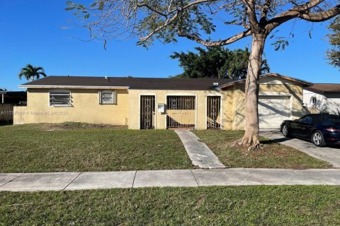 House in Miami, Florida 4 bedrooms, 149.76 sq.m. № 1784197 - photo 4