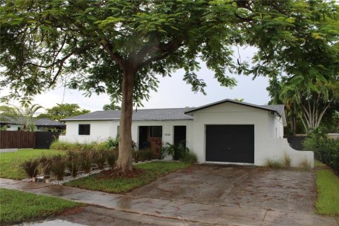 House in Miami, Florida 4 bedrooms, 149.76 sq.m. № 1784197 - photo 26