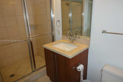 Condo in Miami, Florida, 2 bedrooms  № 2052805 - photo 14