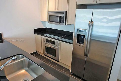 Condo in Miami, Florida, 2 bedrooms  № 2052805 - photo 6