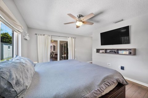House in Davie, Florida 3 bedrooms, 159.51 sq.m. № 2173874 - photo 17