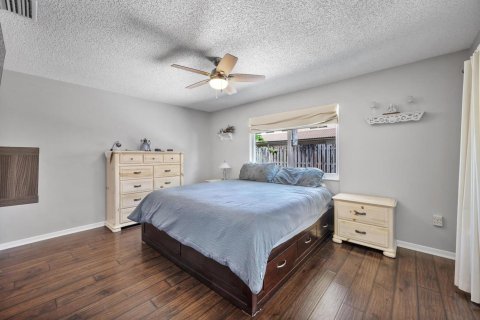 House in Davie, Florida 3 bedrooms, 159.51 sq.m. № 2173874 - photo 16