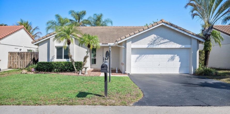 House in Davie, Florida 3 bedrooms, 159.51 sq.m. № 2173874