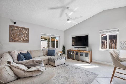 House in Davie, Florida 3 bedrooms, 159.51 sq.m. № 2173874 - photo 6