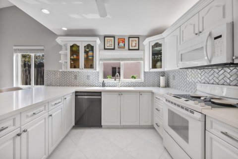 House in Davie, Florida 3 bedrooms, 159.51 sq.m. № 2173874 - photo 9