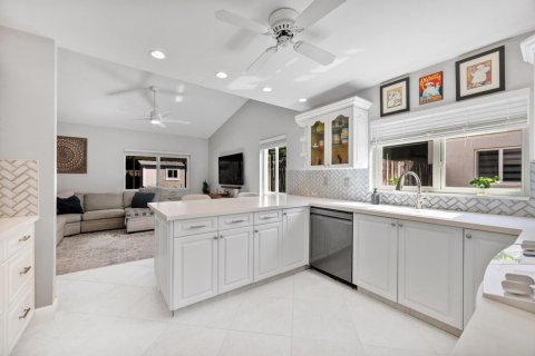 House in Davie, Florida 3 bedrooms, 159.51 sq.m. № 2173874 - photo 12