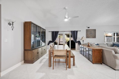 House in Davie, Florida 3 bedrooms, 159.51 sq.m. № 2173874 - photo 3