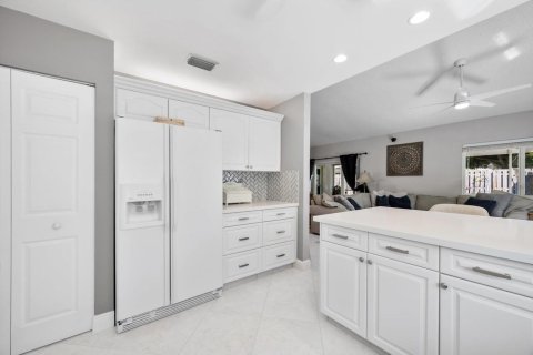 House in Davie, Florida 3 bedrooms, 159.51 sq.m. № 2173874 - photo 11