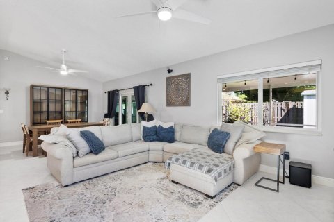 House in Davie, Florida 3 bedrooms, 159.51 sq.m. № 2173874 - photo 7