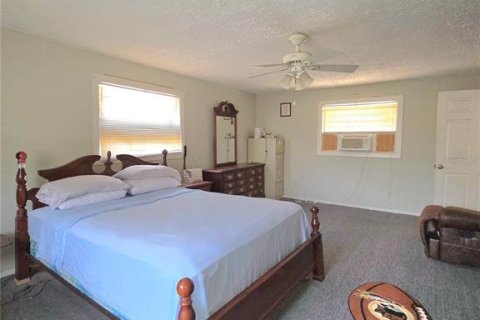 House in Brooksville, Florida 4 bedrooms, 169.73 sq.m. № 2219032 - photo 17