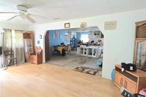 House in Brooksville, Florida 4 bedrooms, 169.73 sq.m. № 2219032 - photo 15