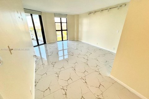 Copropriété à louer à Miami, Floride: 2 chambres, 117.8 m2 № 1983499 - photo 12