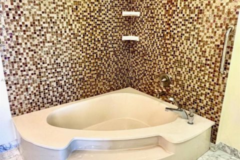 Copropriété à louer à Miami, Floride: 2 chambres, 117.8 m2 № 1983499 - photo 17