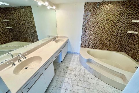 Copropriété à louer à Miami, Floride: 2 chambres, 117.8 m2 № 1983499 - photo 16