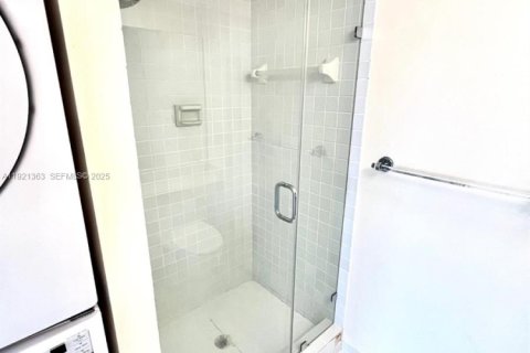 Copropriété à louer à Miami, Floride: 2 chambres, 117.8 m2 № 1983499 - photo 27