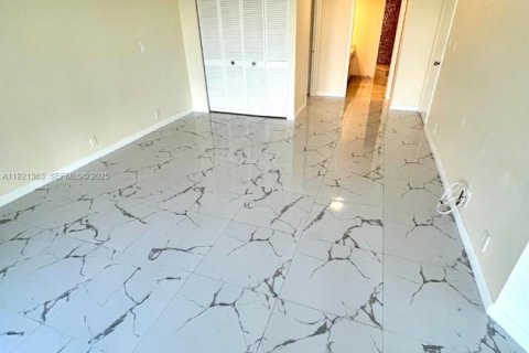Copropriété à louer à Miami, Floride: 2 chambres, 117.8 m2 № 1983499 - photo 15