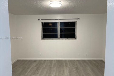 Condominio en venta en Hallandale Beach, Florida, 1 dormitorio, 78.69 m2 № 2048963 - foto 7