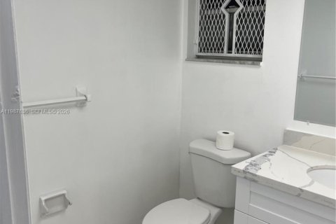 Condominio en venta en Hallandale Beach, Florida, 1 dormitorio, 78.69 m2 № 2048963 - foto 2