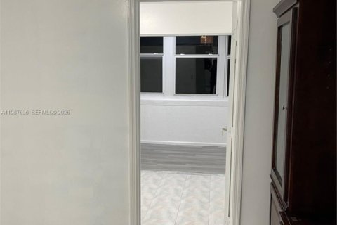 Condominio en venta en Hallandale Beach, Florida, 1 dormitorio, 78.69 m2 № 2048963 - foto 5