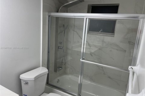 Condominio en Hallandale Beach, Florida, 1 dormitorio  № 2048963