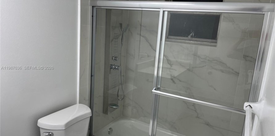 Condominio en Hallandale Beach, Florida, 1 dormitorio  № 2048963