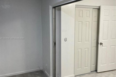 Condominio en venta en Hallandale Beach, Florida, 1 dormitorio, 78.69 m2 № 2048963 - foto 12