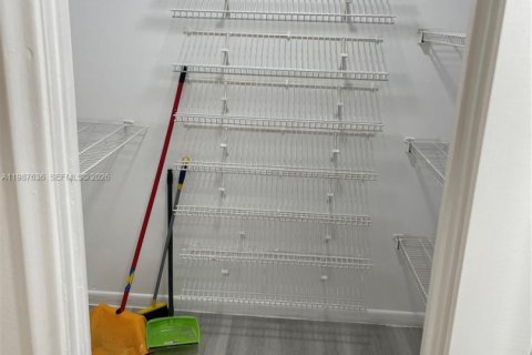 Condominio en venta en Hallandale Beach, Florida, 1 dormitorio, 78.69 m2 № 2048963 - foto 8