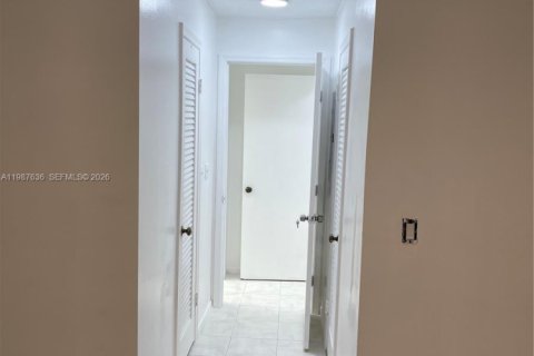 Condominio en venta en Hallandale Beach, Florida, 1 dormitorio, 78.69 m2 № 2048963 - foto 10