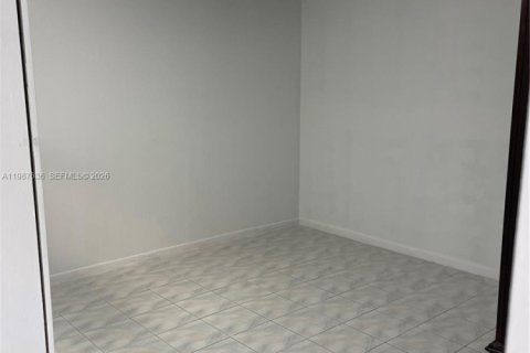 Condominio en venta en Hallandale Beach, Florida, 1 dormitorio, 78.69 m2 № 2048963 - foto 4