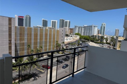 Condominio en venta en Hallandale Beach, Florida, 1 dormitorio, 85.93 m2 № 1993888 - foto 11