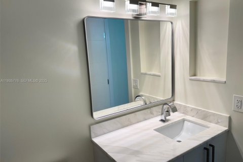 Condominio en venta en Hallandale Beach, Florida, 1 dormitorio, 85.93 m2 № 1993888 - foto 8