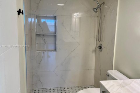 Condominio en venta en Hallandale Beach, Florida, 1 dormitorio, 85.93 m2 № 1993888 - foto 7