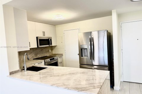 Condominio en venta en Hallandale Beach, Florida, 1 dormitorio, 85.93 m2 № 1993888 - foto 2