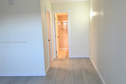 Condominio en venta en Hallandale Beach, Florida, 1 dormitorio, 85.93 m2 № 1993888 - foto 6
