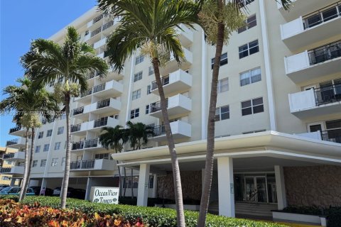 Condominio en venta en Hallandale Beach, Florida, 1 dormitorio, 85.93 m2 № 1993888 - foto 15