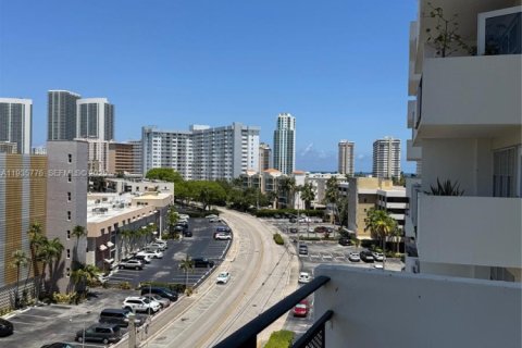 Condominio en venta en Hallandale Beach, Florida, 1 dormitorio, 85.93 m2 № 1993888 - foto 13