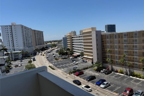 Condominio en venta en Hallandale Beach, Florida, 1 dormitorio, 85.93 m2 № 1993888 - foto 12