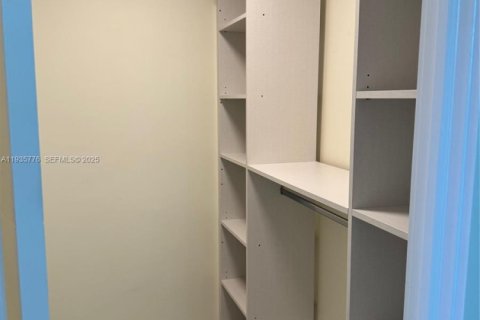 Condominio en venta en Hallandale Beach, Florida, 1 dormitorio, 85.93 m2 № 1993888 - foto 10