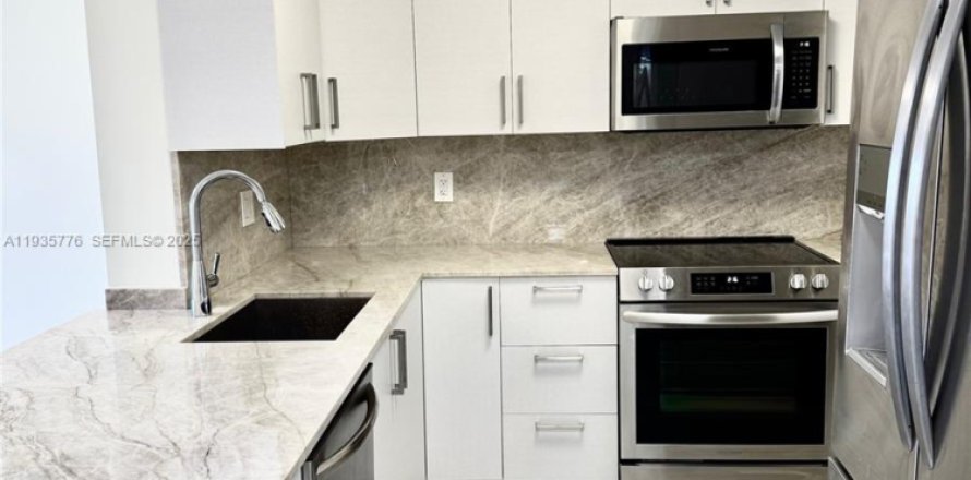 Condominio en Hallandale Beach, Florida, 1 dormitorio  № 1993888